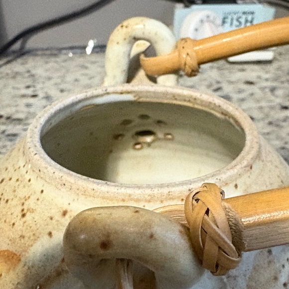 Exquisite Artisan Signed Pottery Tea Pot - Picture 7 of 7